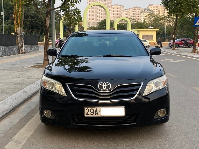 Toyota Camry SE nhập từ Mỹ 10 năm tuổi tại Việt Nam